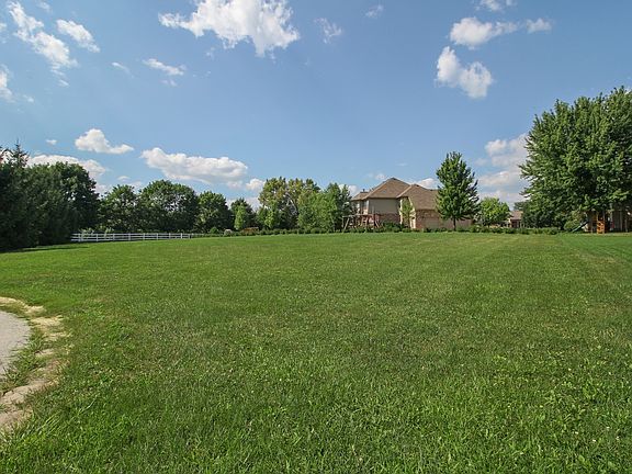 2nd image of 915 Percy Dr