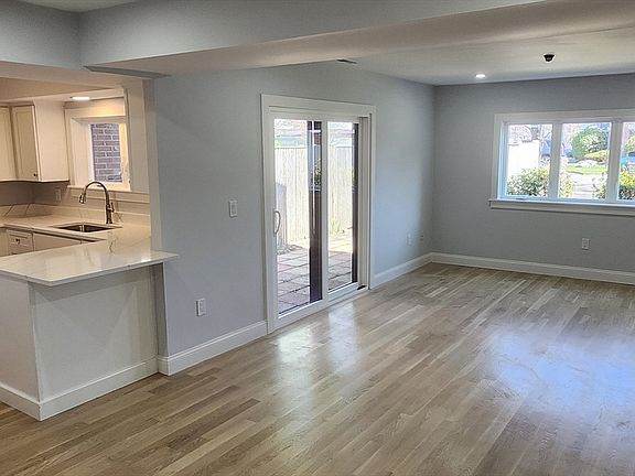 5th image of 228 Greenbrook Dr Unit 228