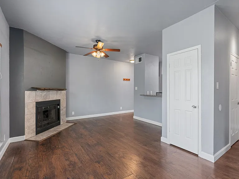 2414 Longview St #303 — Photo 14