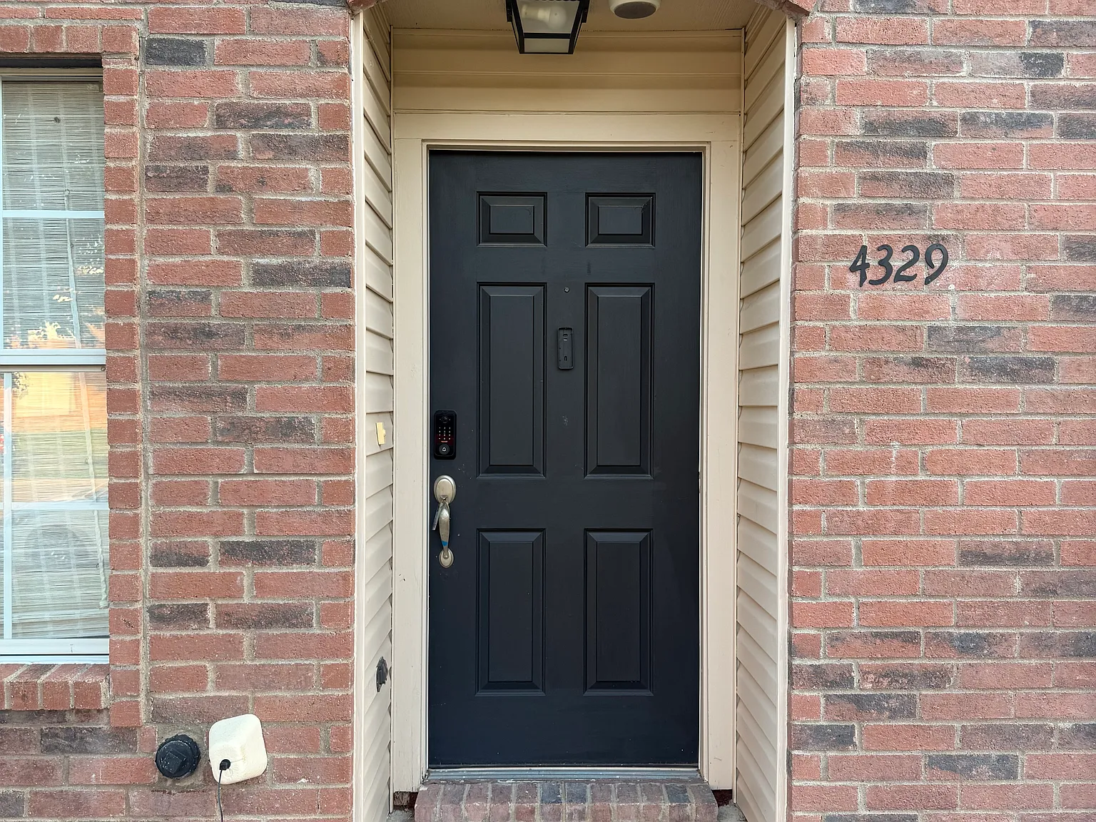 3 bed, 2.5 bath, 2035 sqft, $2,499 — Photo 2