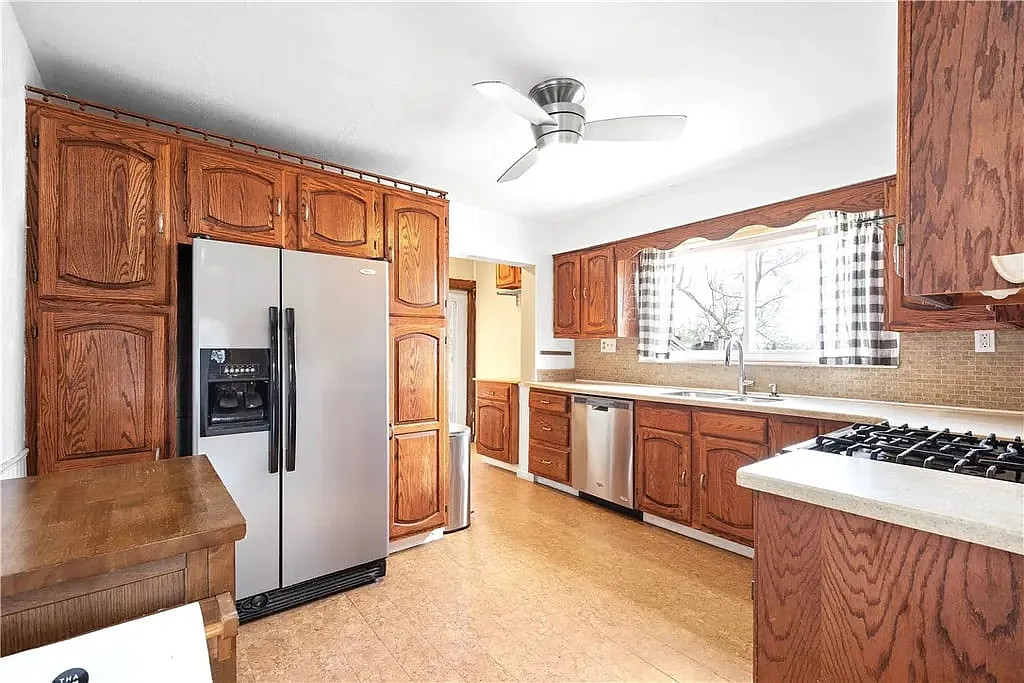 3 bed, 1.5 bath, 2772 sqft, $2,295 — Photo 3