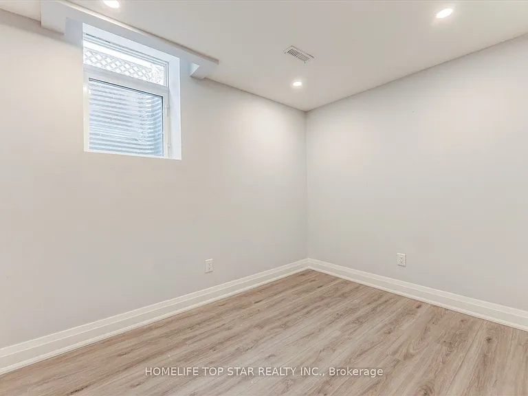 28 Willowbrook Dr — Photo 4
