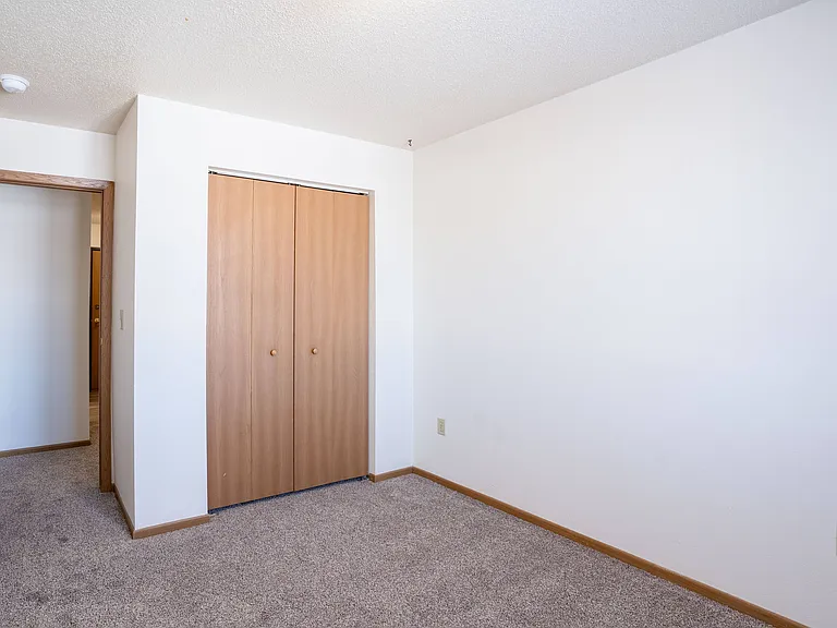Fargo, ND Country Edge Apartments | 21C | Bedroom