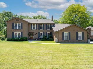 1838 Bromley Ln, Rochester Hills, MI 48306