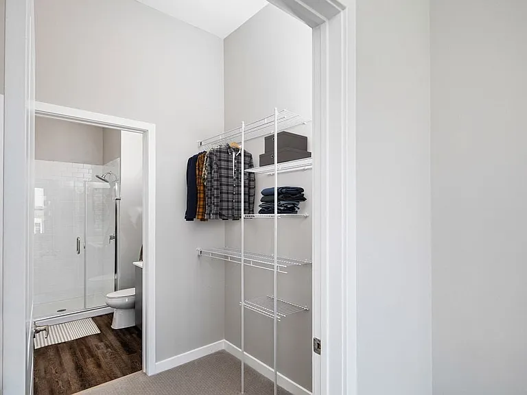 Building 3 Premier Scheme Multi-Level Home Walk In Closet
