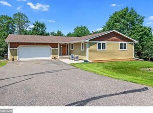 814 Harbor View Rd, Hudson, WI 54016