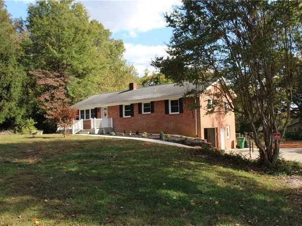 5910 Yadkinville Rd, Pfafftown, NC 27040