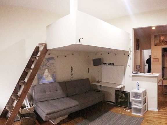 2nd image of 215 Avenue A #2R