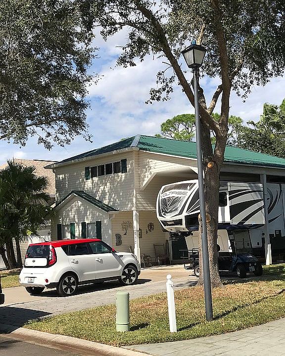 1st image of 737 Baytree Dr