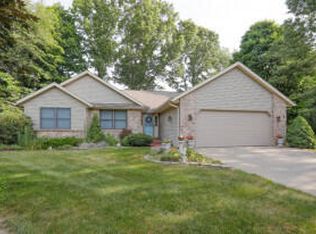 32890 Robin Rd, Paw Paw, MI 49079