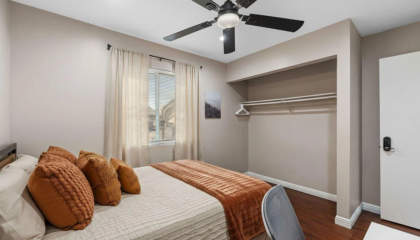 4 bed, 2.0 bath, 1507 sqft, $806 — Photo 1