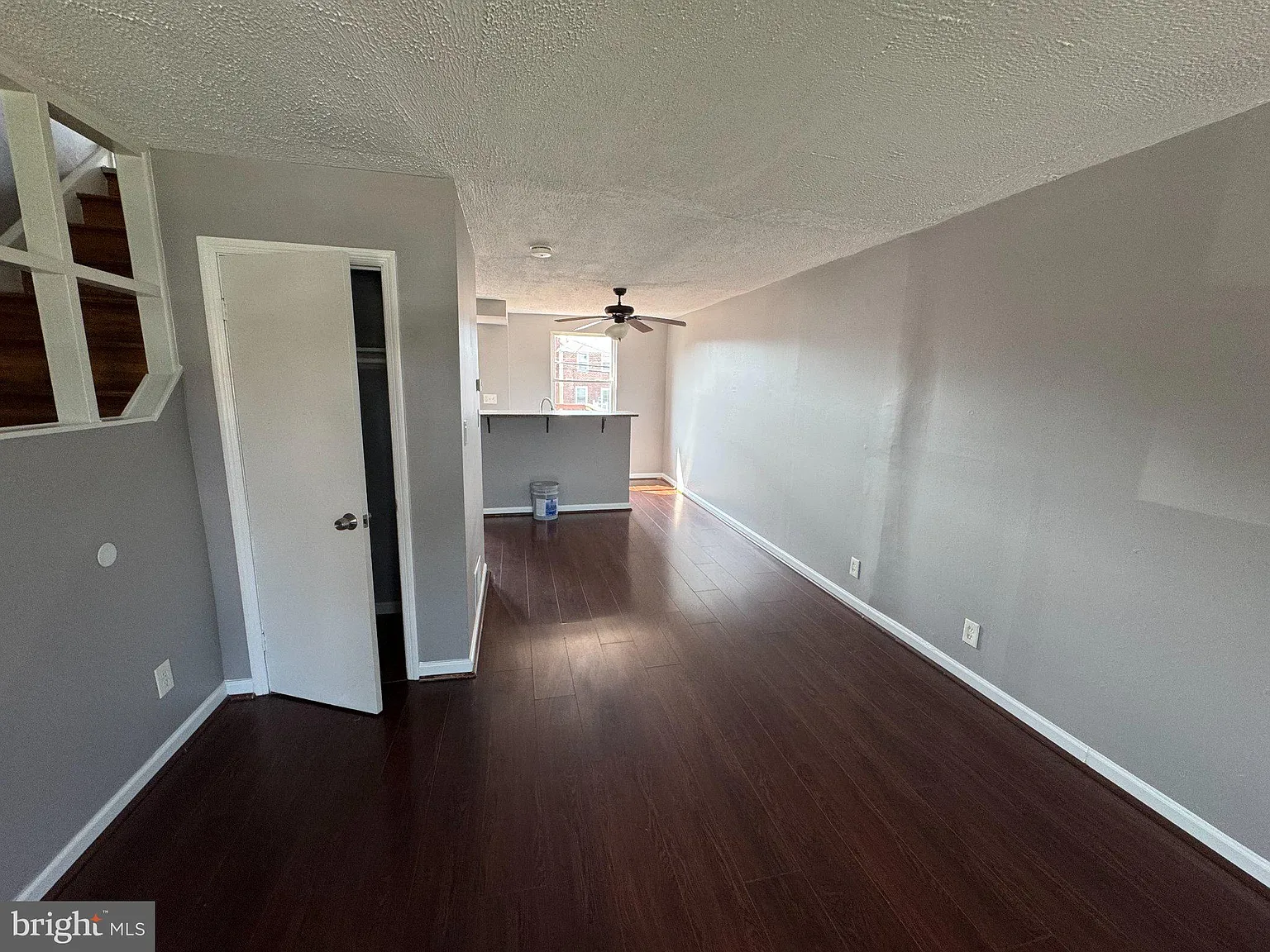 3 bed, 2.0 bath, 1284 sqft, $2,300 — Photo 3