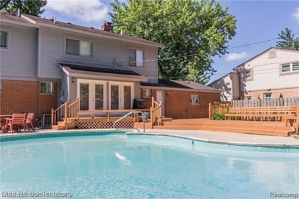 2110 Langham Dr, West Bloomfield, MI 48323 MLS 20230031220 Zillow