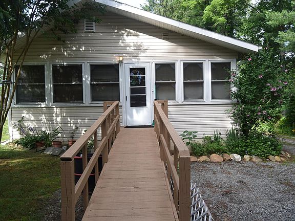 3rd image of 806 S Whitted St