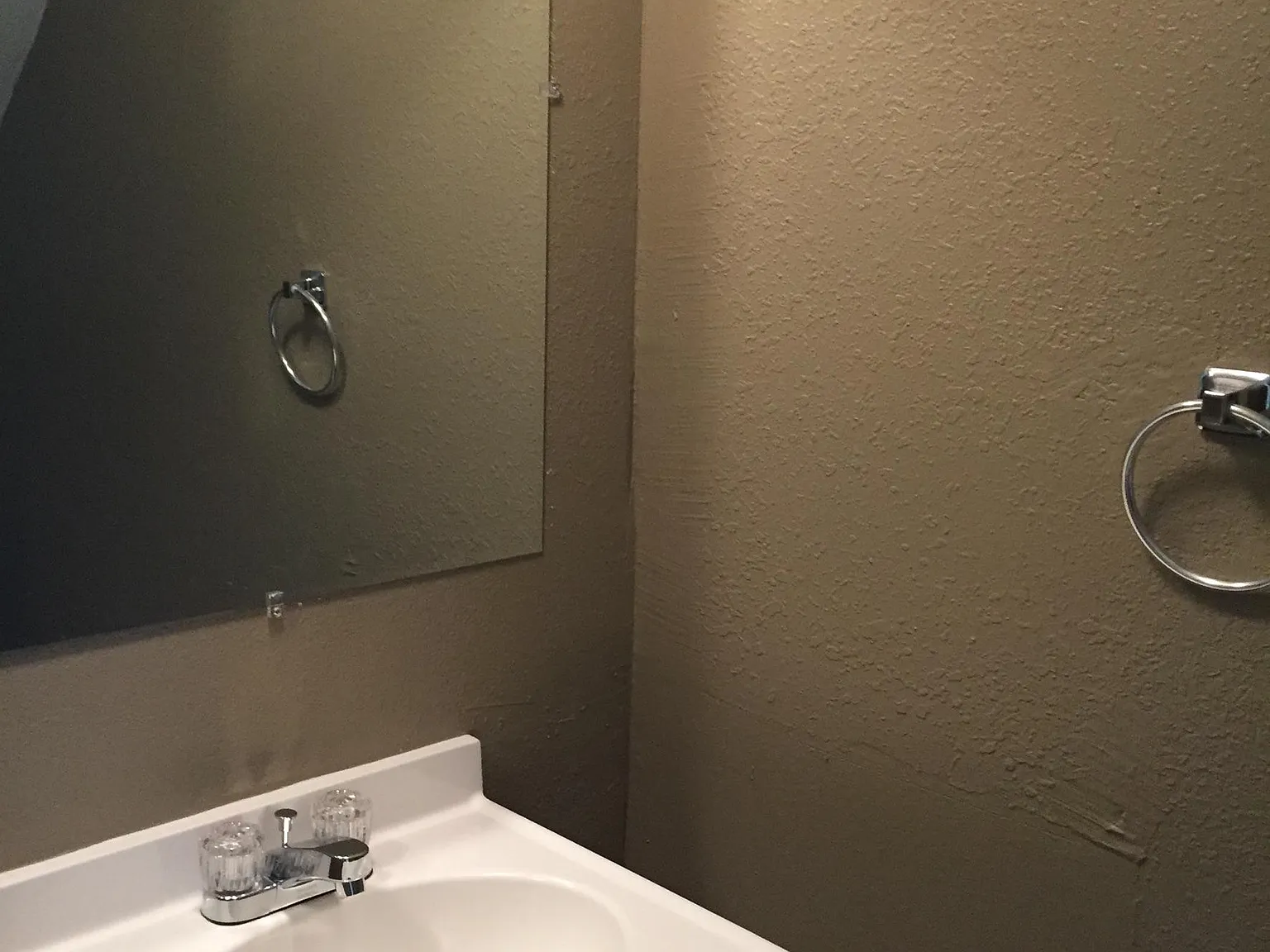 2 bed, 1075 sqft, $1,550 — Photo 3