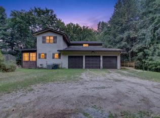 1817 S Baldwin Rd, Oxford, MI 48371