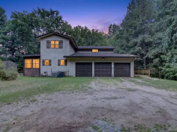 1817 S Baldwin Rd, Oxford, MI 48371
