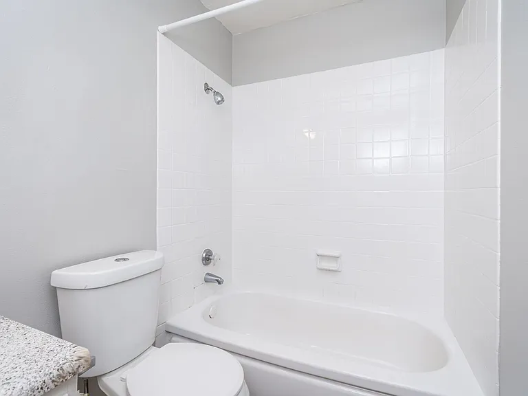 Tuscana Court Apartments — Photo 18