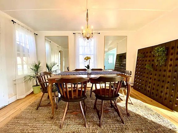 Dining room.