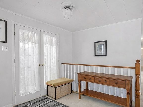 3rd image of 957 Newton St