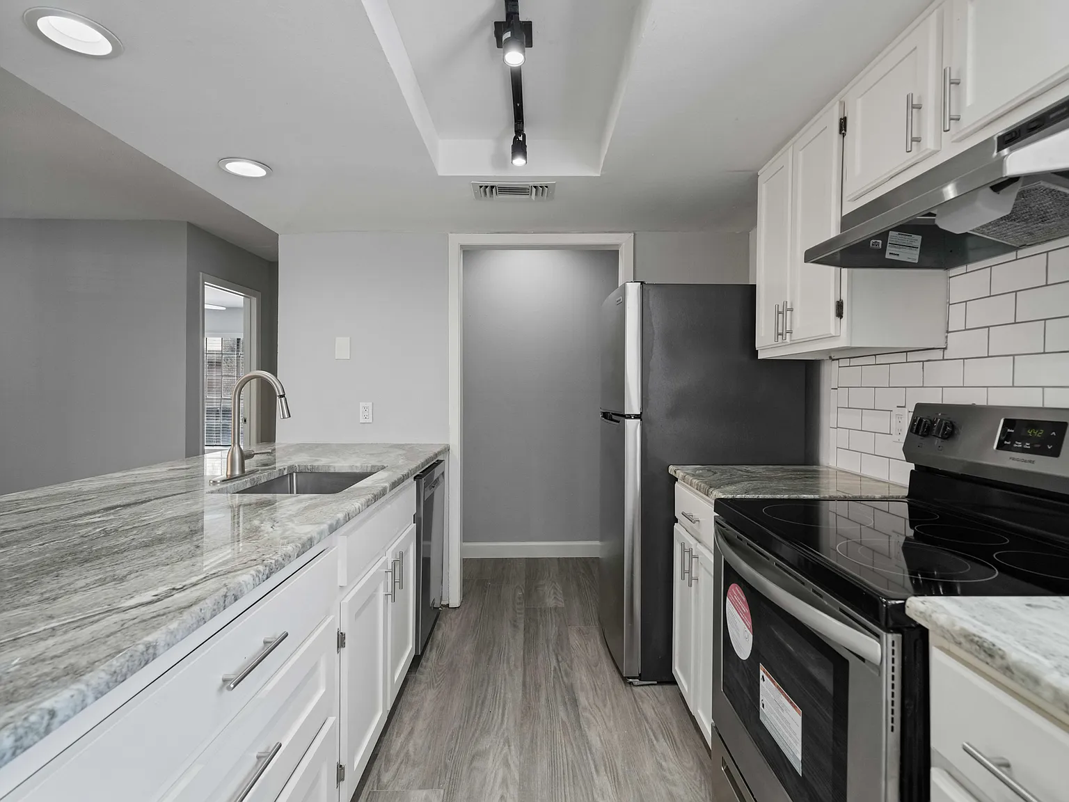 2 bed, 1050 sqft, $1,350 — Photo 4