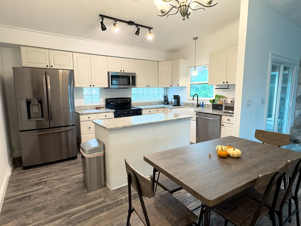 336 51st Street Ct W
