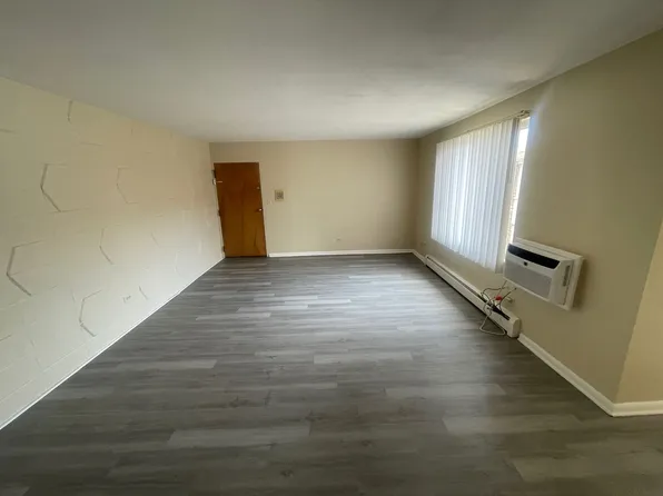 811 W Greenwood Ave #3C, Waukegan, IL 60085