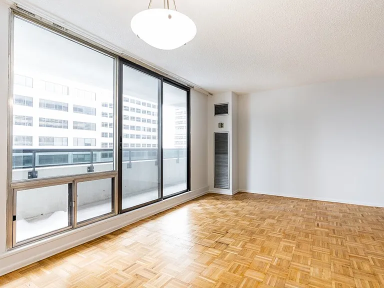 33 Orchard View Blvd — Photo 7