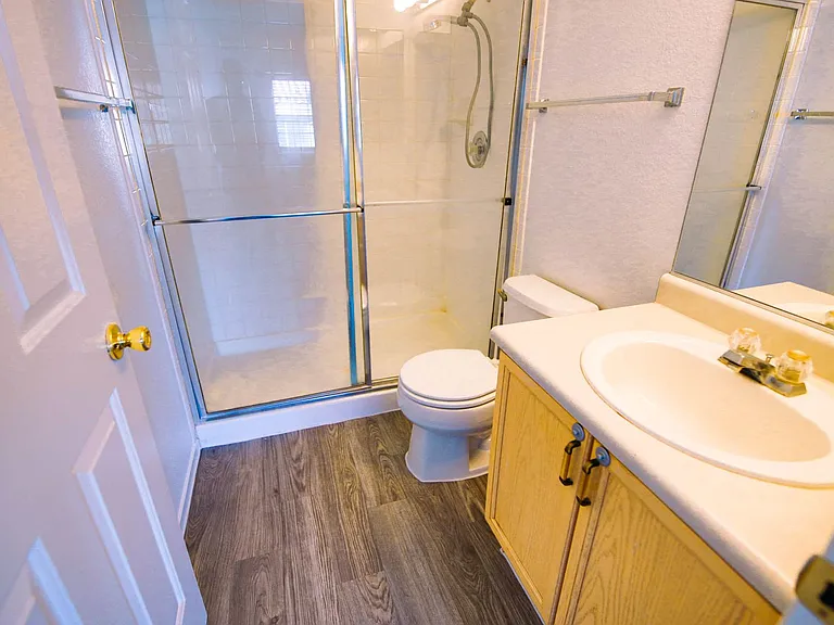 8023 W Rochelle Ave — Photo 12