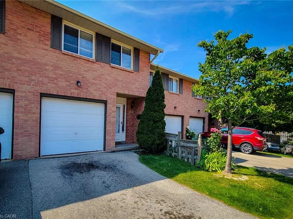 40 Summercrest Dr #3, Hamilton, ON L8K 6M5