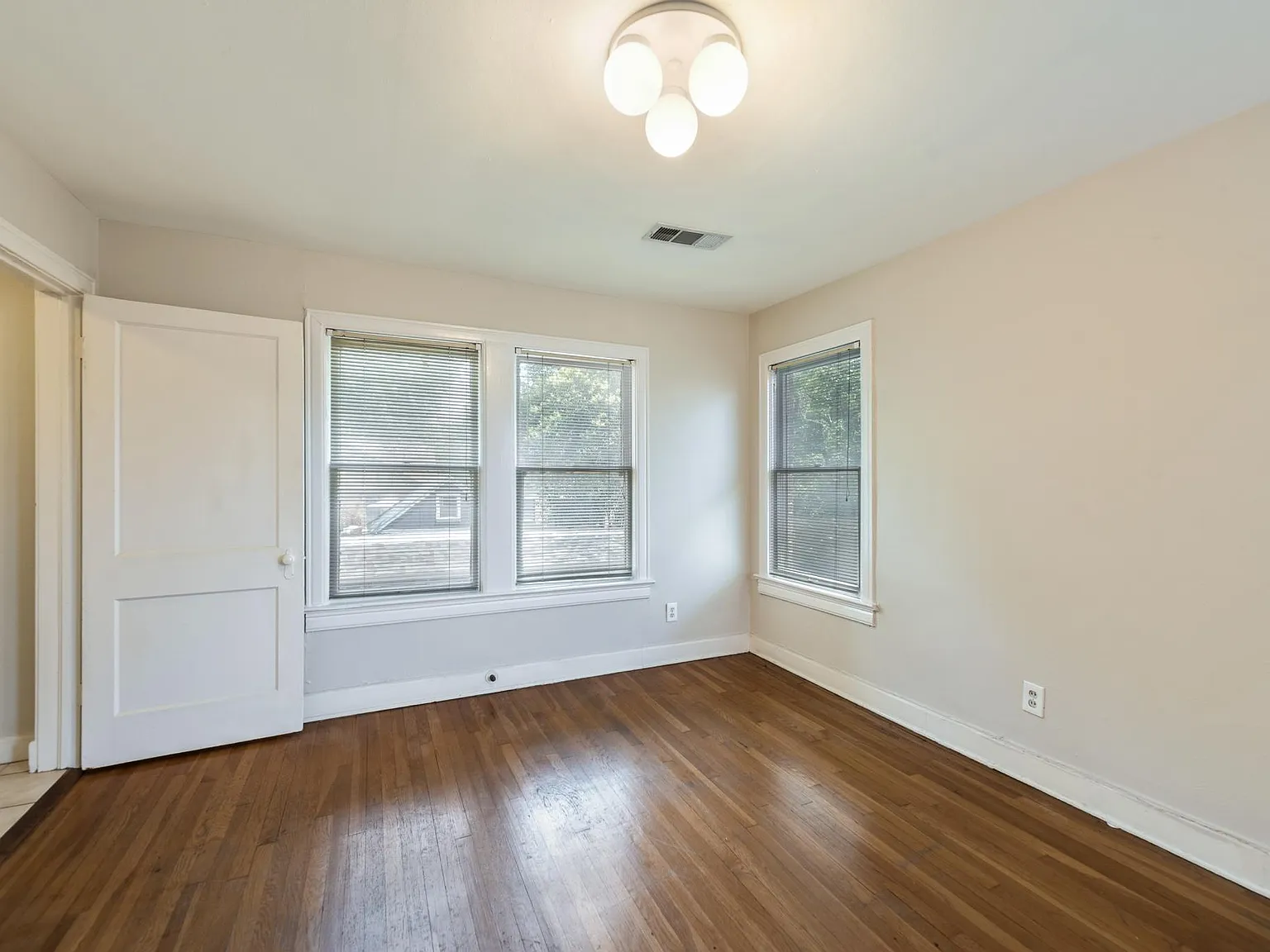 2 bed, 1200 sqft, $1,895 — Photo 3