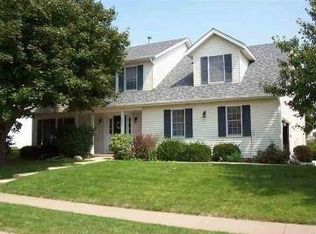 4905 Greystone Dr, Bettendorf, IA 52722