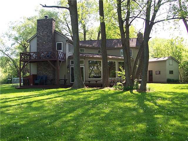 yard, easy access to lake