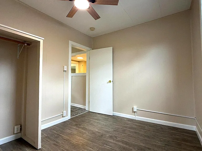 540 Oakwood St — Photo 10