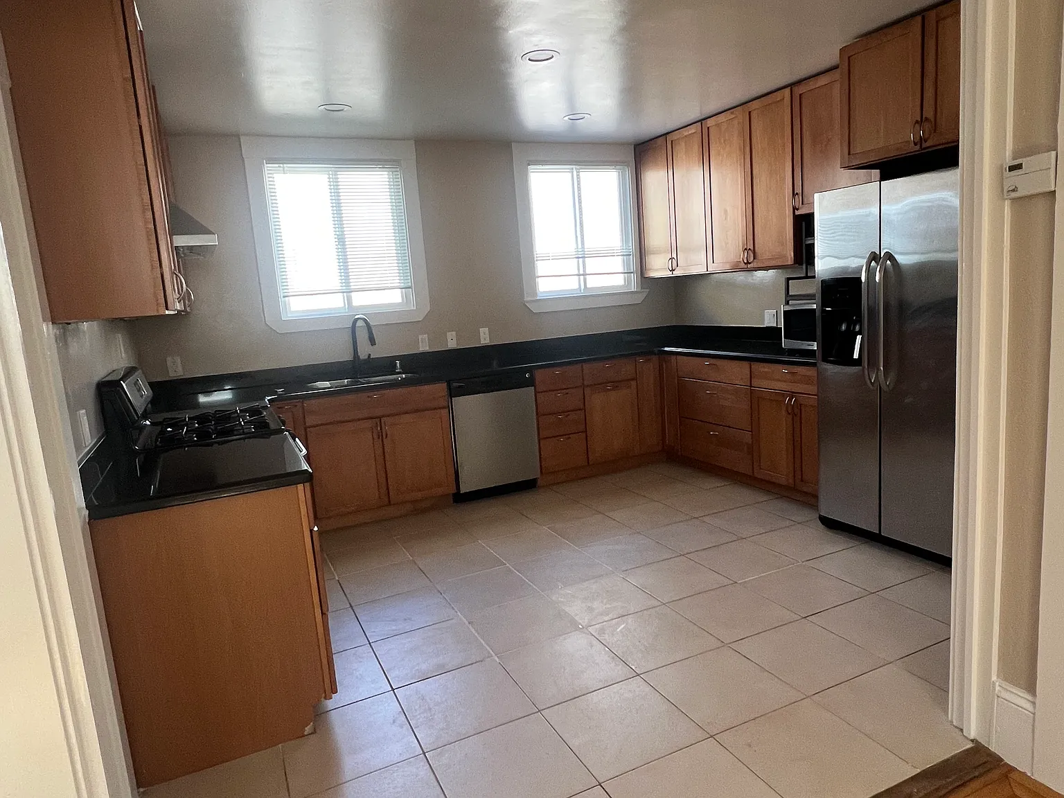2 bed, 1240 sqft, $5,500 — Photo 3