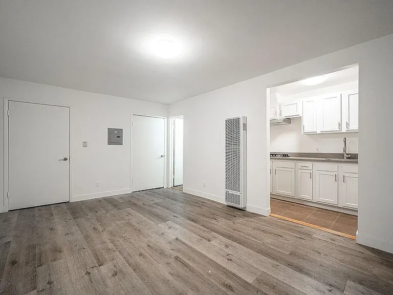 1011 San Julian St #201 — Photo 7