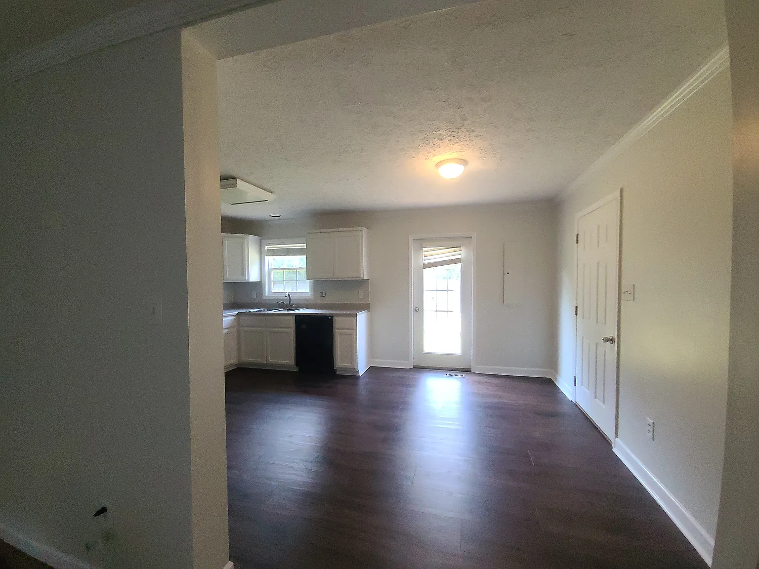 3 bed, 1256 sqft, $1,850 — Photo 4