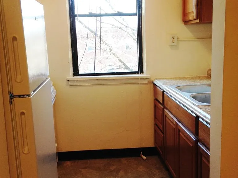 809 College St #25 — Photo 11