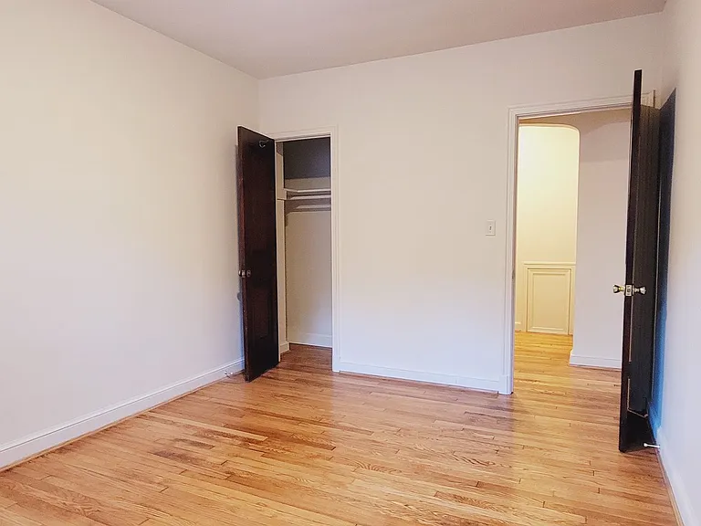 Luray Apartments — Photo 8