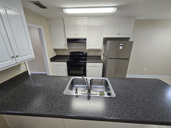5th image of 201 Westmont Dr Unit 2