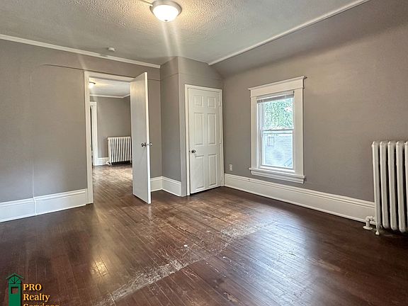 5th image of 3434 Oliver Ave N