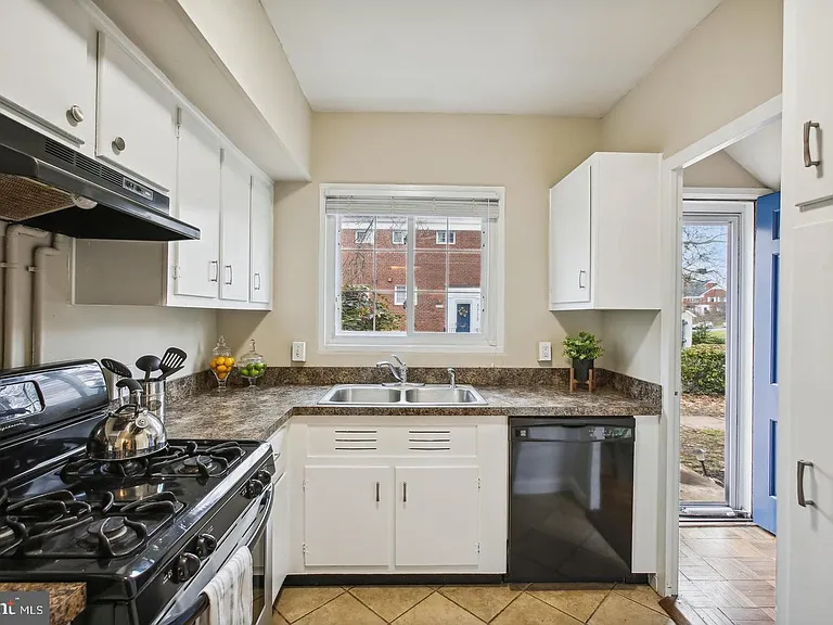 3139 Martha Custis Dr — Photo 4