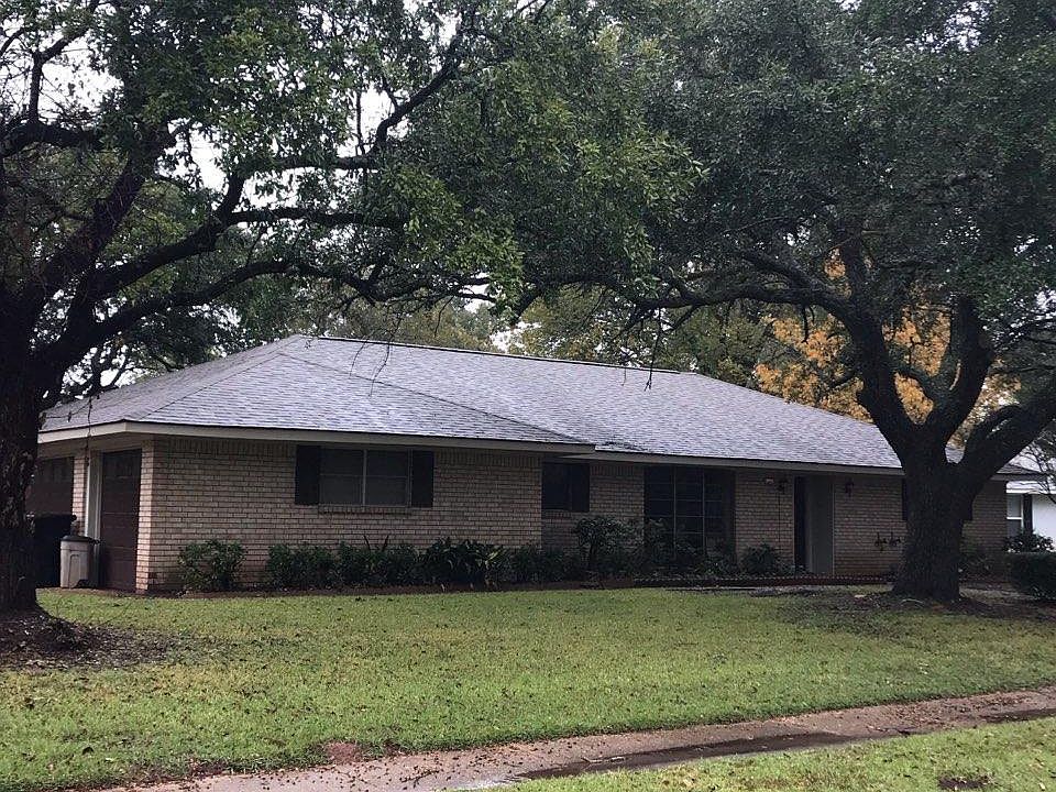 2nd image of 2401 Wesley Cir