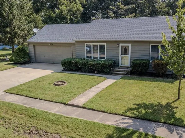 507 S Vine St, Louisburg, KS 66053