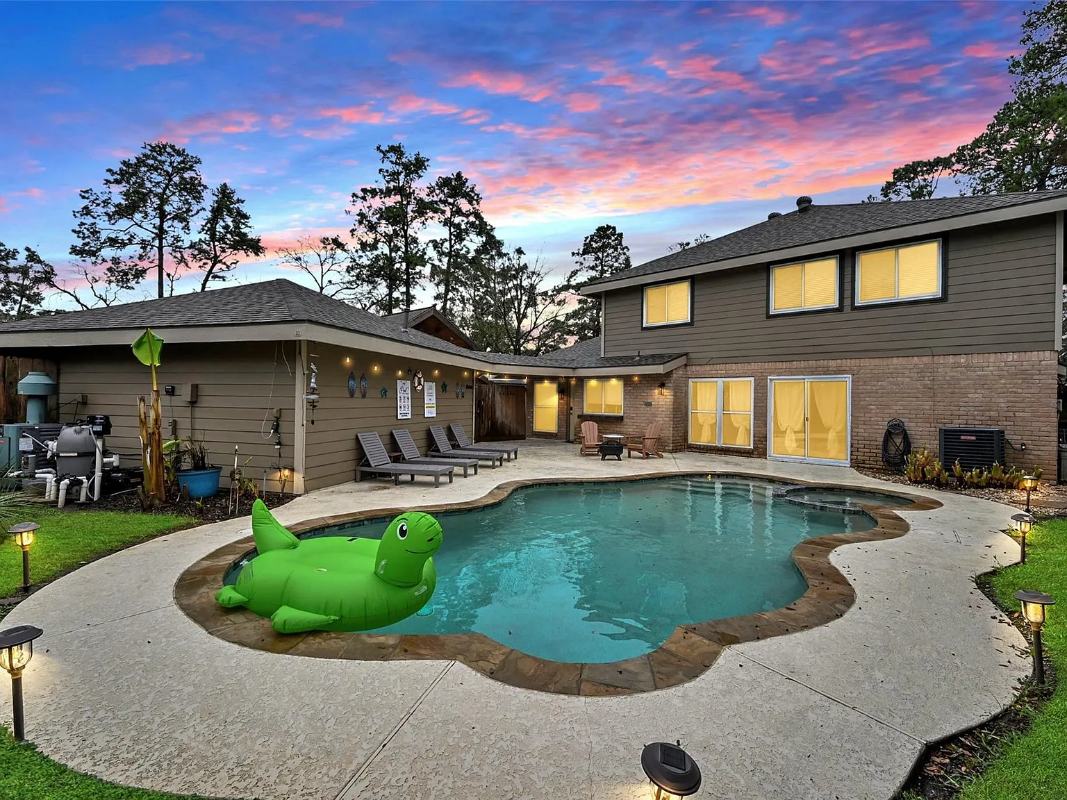 4 bed, 2.5 bath, 2698 sqft, $2,800 — Photo 1