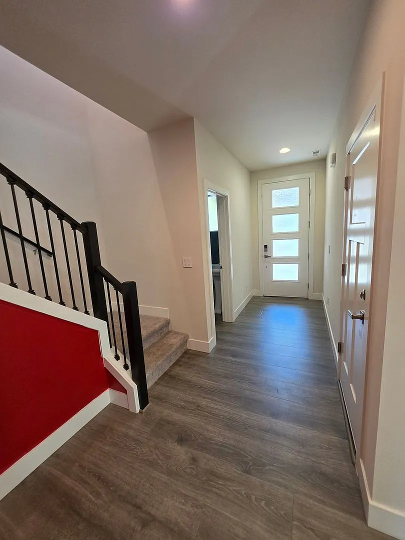 Spacious 4-Bedroom Home in Silver Peak Estates — Photo 3