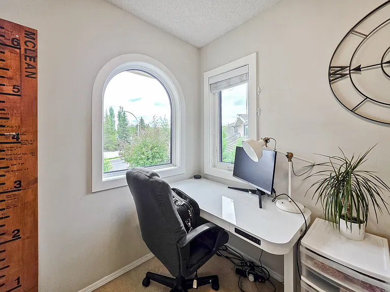 138 Mount Robson Close SE — Photo 36