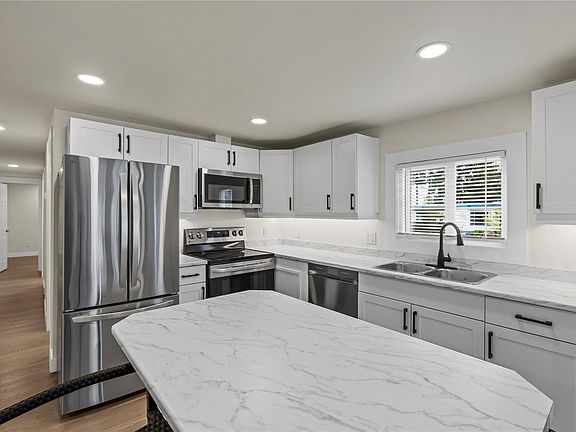 4th image of 1247 Arbutus Rd #66