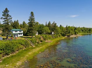 29 Harbor Ln, Trenton, ME 04605