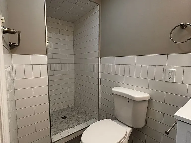 2423 Crest St — Photo 13